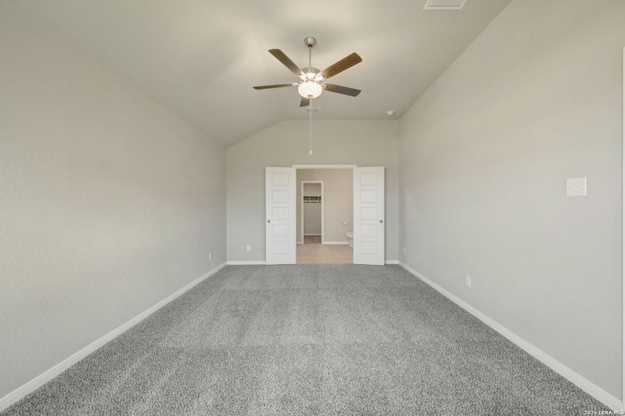 Spacious, unfurnished interior of a new home in Greenspoint Heights, Seguin (Image 31).