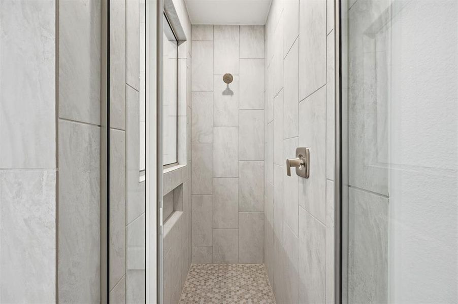 Close-up of interior finishes inside a home in Dove Hollow, Waxahachie (Image 12).