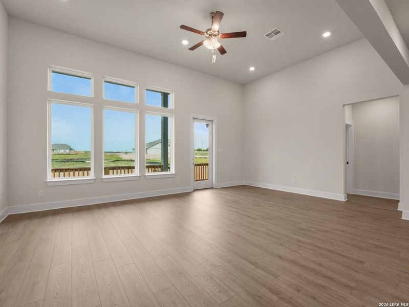 Spacious, unfurnished interior of a new home in Parklands Estates, Schertz (Image 24).