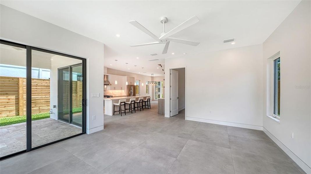Spacious, unfurnished interior of a new home in , Sarasota (Image 44).