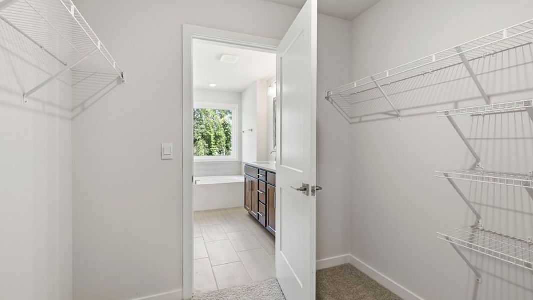 Spacious, unfurnished interior of a new home in Sycamore Cove, Woodruff (Image 36).