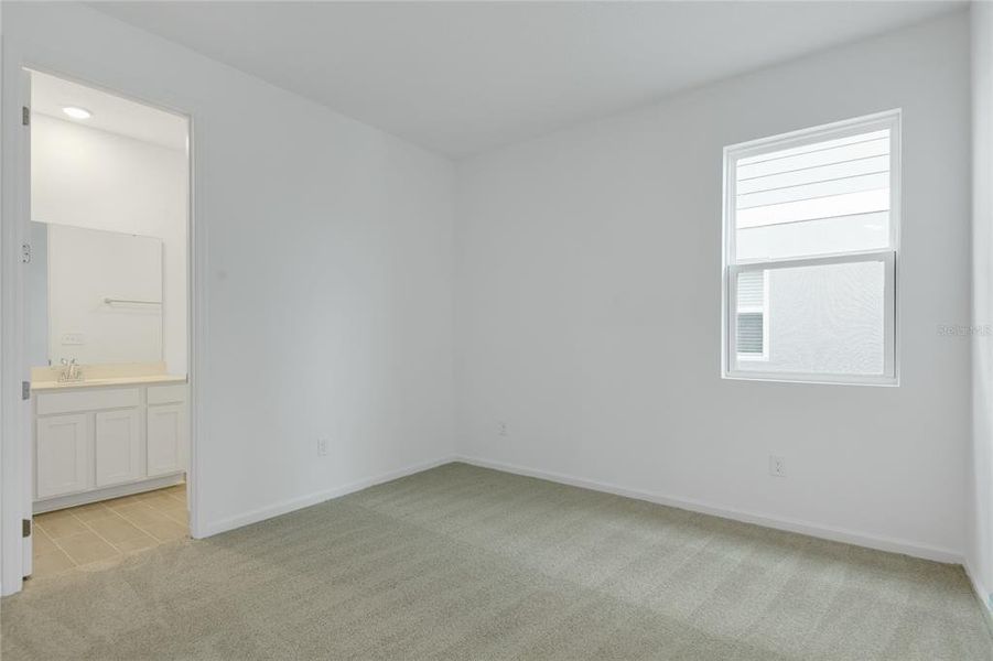 Spacious, unfurnished interior of a new home in Seasons at Grandview Gardens, Deland (Image 16).