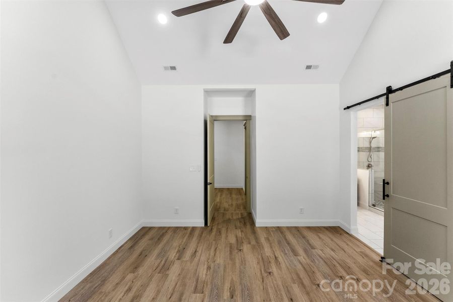 Spacious, unfurnished interior of a new home in , Kings Mountain (Image 43).