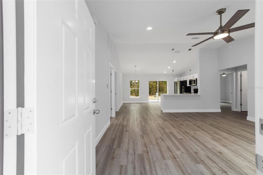 Spacious, unfurnished interior of a new home in , Dunnellon (Image 13).