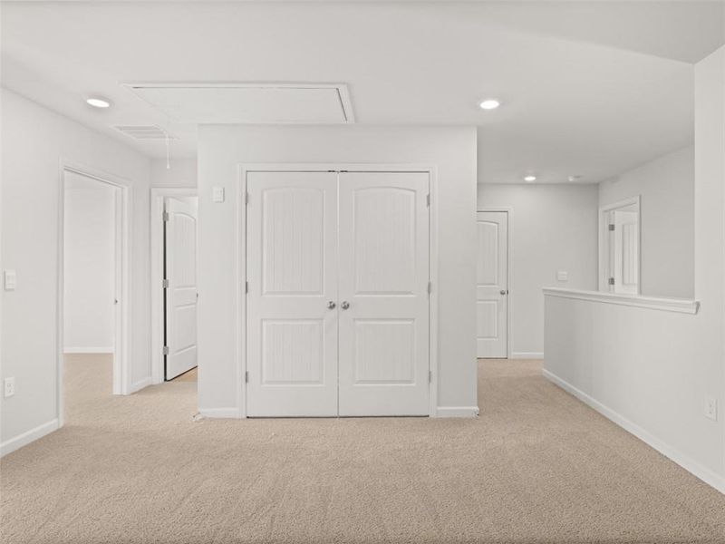 Spacious, unfurnished interior of a new home in Rolling Meadows, Jasper (Image 20).