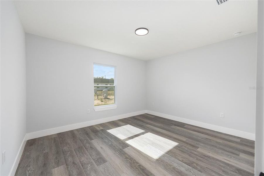 Spacious, unfurnished interior of a new home in , Dunnellon (Image 31).