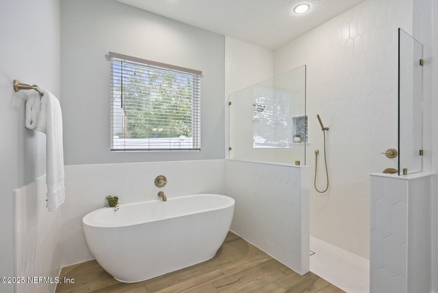 Furnished interior view inside a new home in , Jacksonville (Image 47).