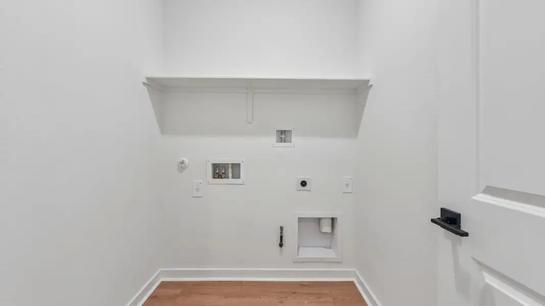 Spacious, unfurnished interior of a new home in Rosenbusch Ranch, Leander (Image 34).