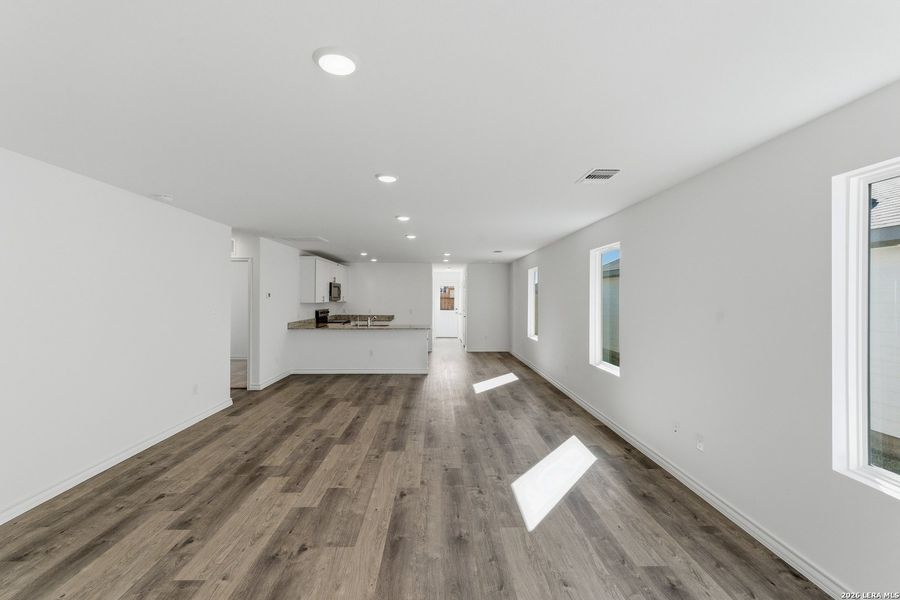 Spacious, unfurnished interior of a new home in Horizon Ridge, San Antonio (Image 16).