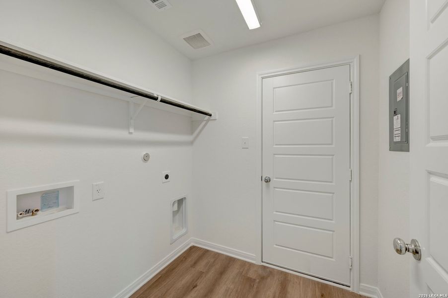 Spacious, unfurnished interior of a new home in Greenspoint Heights, Seguin (Image 30).