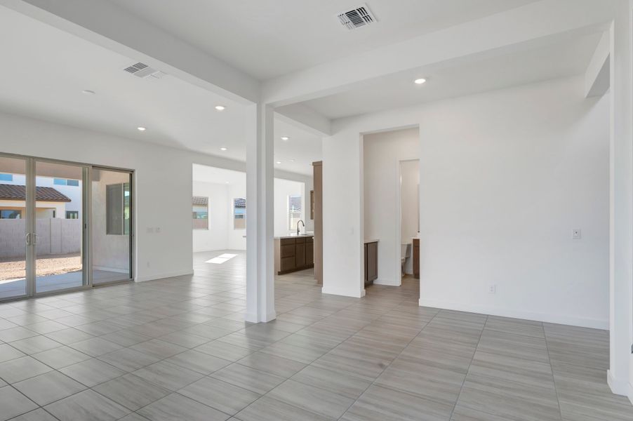 Spacious, unfurnished interior of a new home in Soleo, San Tan Valley (Image 14).