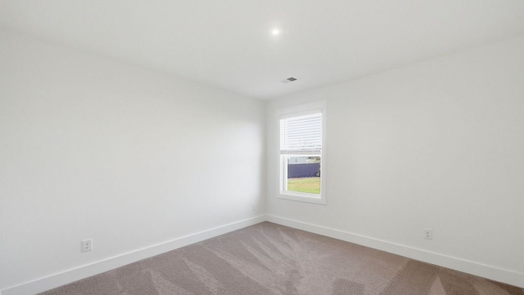 Spacious, unfurnished interior of a new home in Fieldcrest Acres, Blountville (Image 24).
