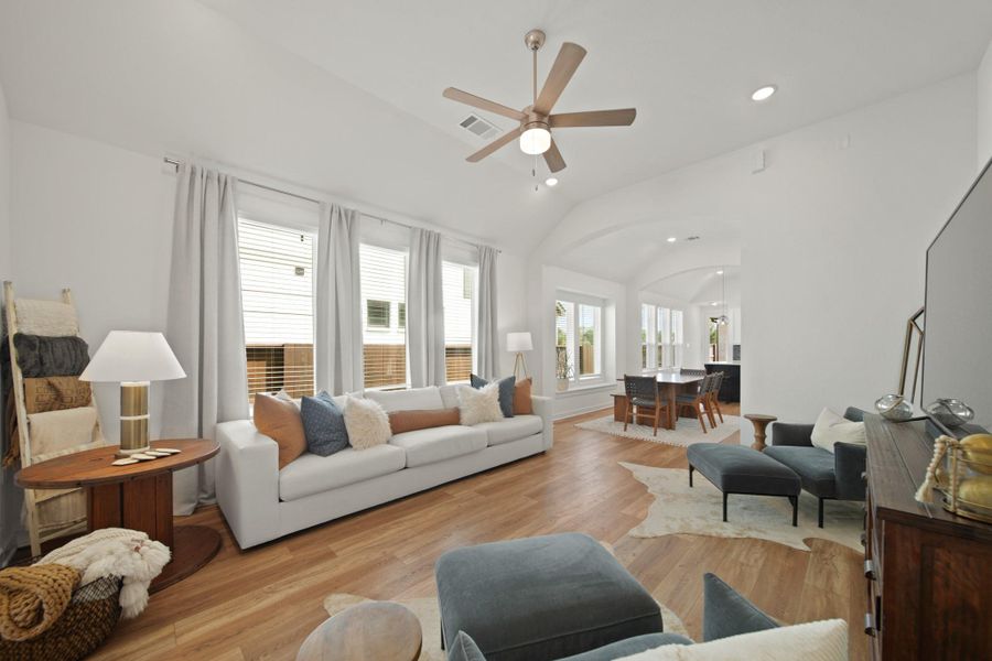 Furnished interior view inside a new home in , Rosharon (Image 8).