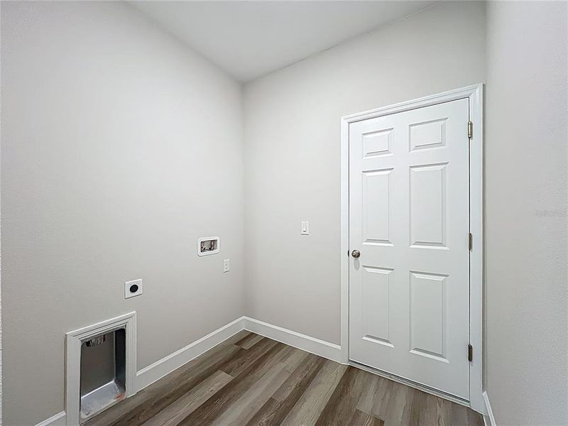Spacious, unfurnished interior of a new home in , North Port (Image 60).