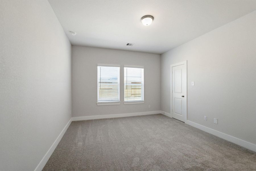 Spacious, unfurnished interior of a new home in Bay Creek, Baytown (Image 13).