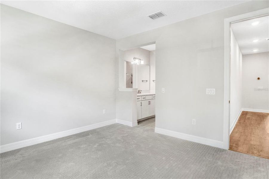 Spacious, unfurnished interior of a new home in , Winter Garden (Image 75). Spacious, unfurnished interior of a new home in , Winter Garden (Image 75).