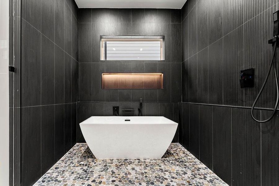 Furnished interior view inside a new home in , Dallas (Image 10).