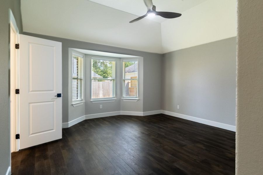 Spacious, unfurnished interior of a new home in , Huntsville (Image 27).