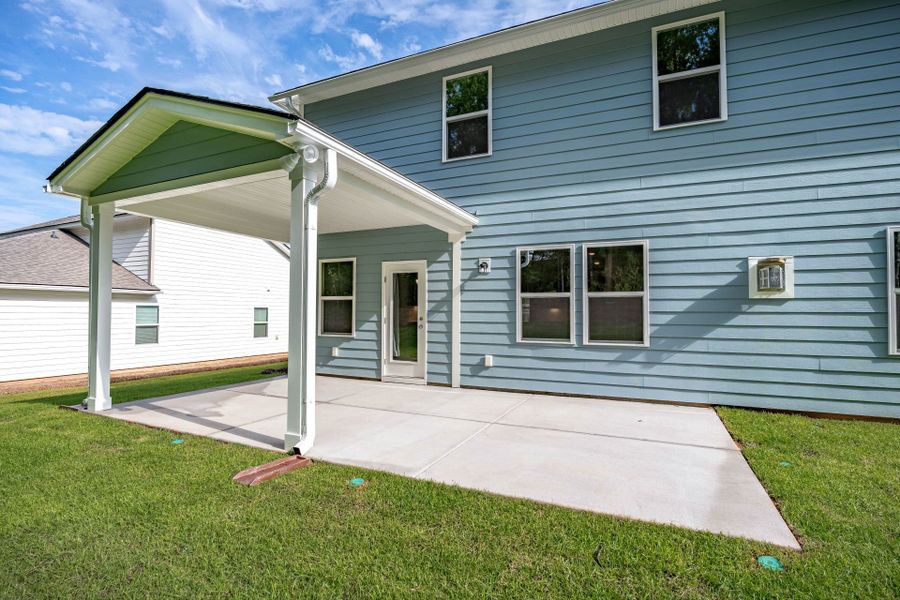 Exterior details and patio area of a home in Carriage Estates, Lexington (Image 4).