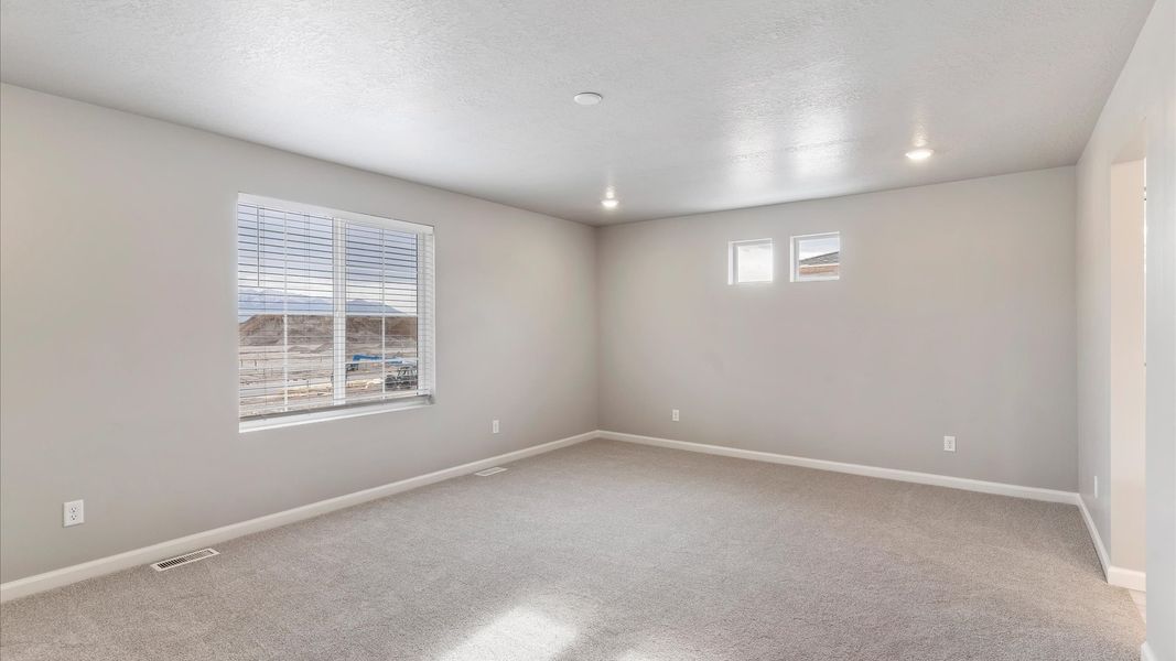 Spacious, unfurnished interior of a new home in Reunion, Commerce City (Image 22).