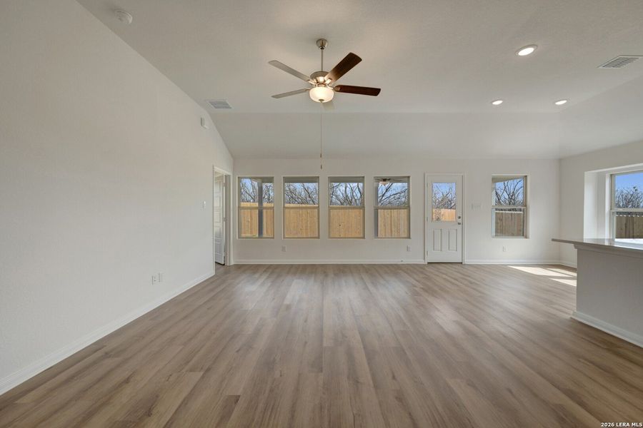 Spacious, unfurnished interior of a new home in Greenspoint Heights, Seguin (Image 38).