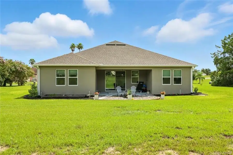 Exterior details and patio area of a home in Clearview Estates, Hernando (Image 4).