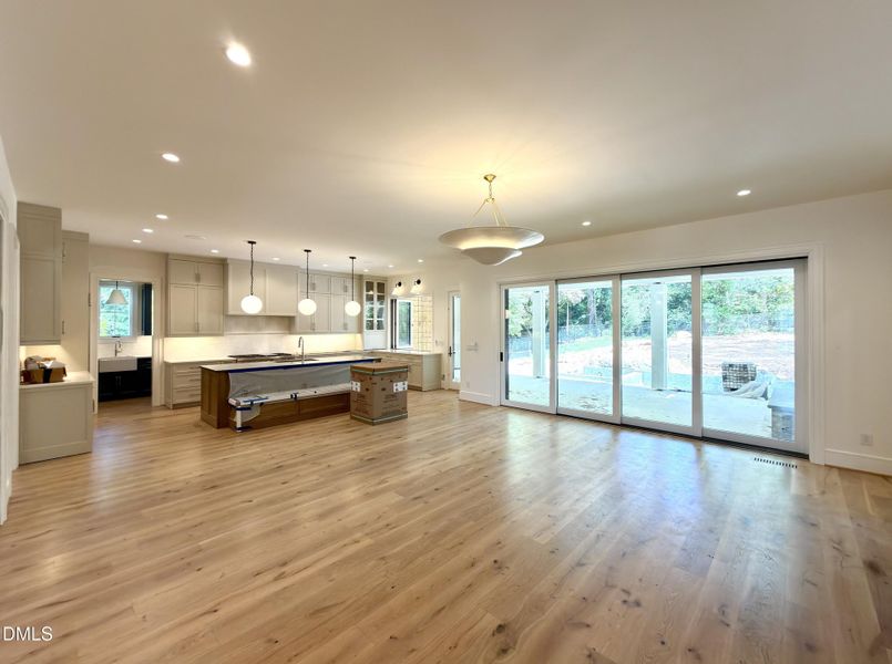 329968D3-FBB5-4D75-A9B4-2ABE9D7D3C07_1_2