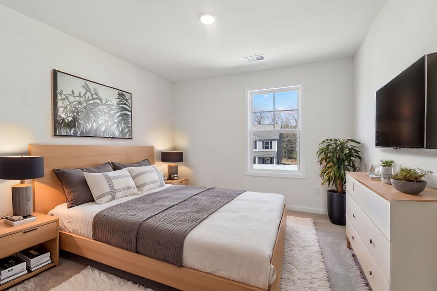 Representative furnished interior of a home built from the Bradley II by Great Southern Homes in Lynbrook, Boiling Springs (Image 57).