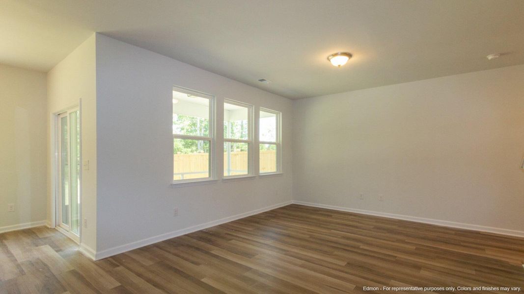 Spacious, unfurnished interior of a new home in Carolina Groves, Moncks Corner (Image 20).