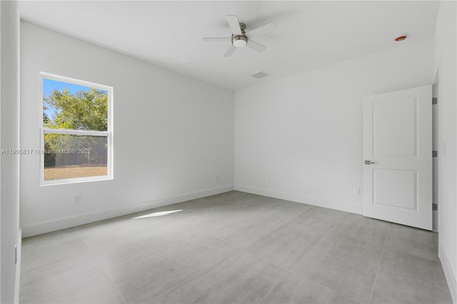 Spacious, unfurnished interior of a new home in , Port Charlotte (Image 26).