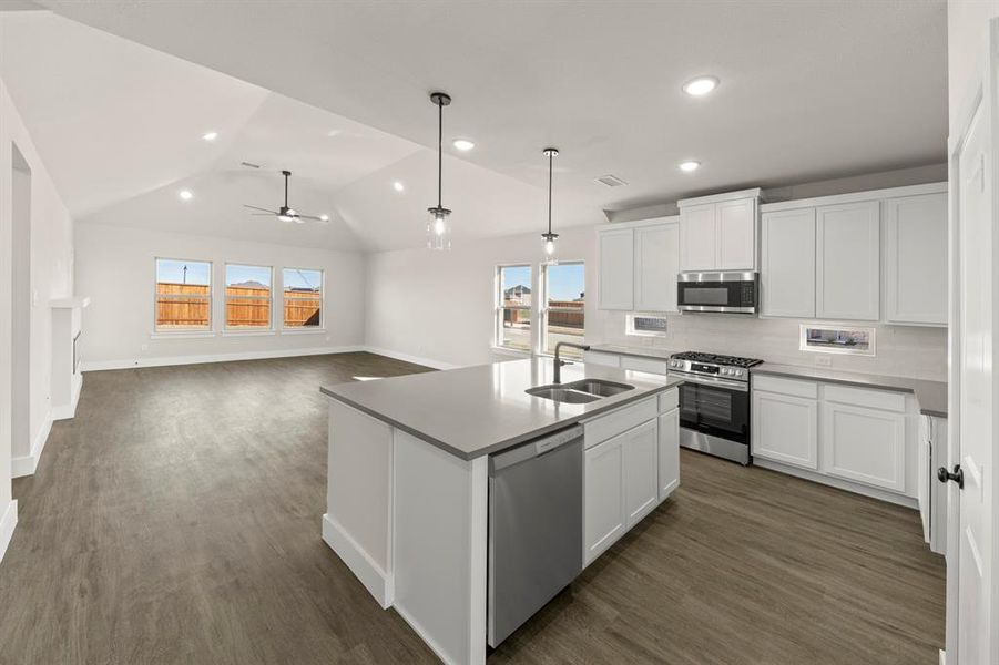 09. 2368 Bell - Kitchen (4)