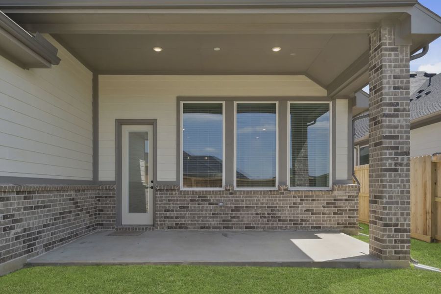 Representative exterior details of a home built from the Palmer by Chesmar Homes in Riceland Alley Loads, Mont Belvieu (Image 4).