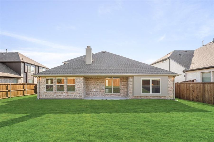 Exterior details and patio area of a home in Liberty, Melissa (Image 18).