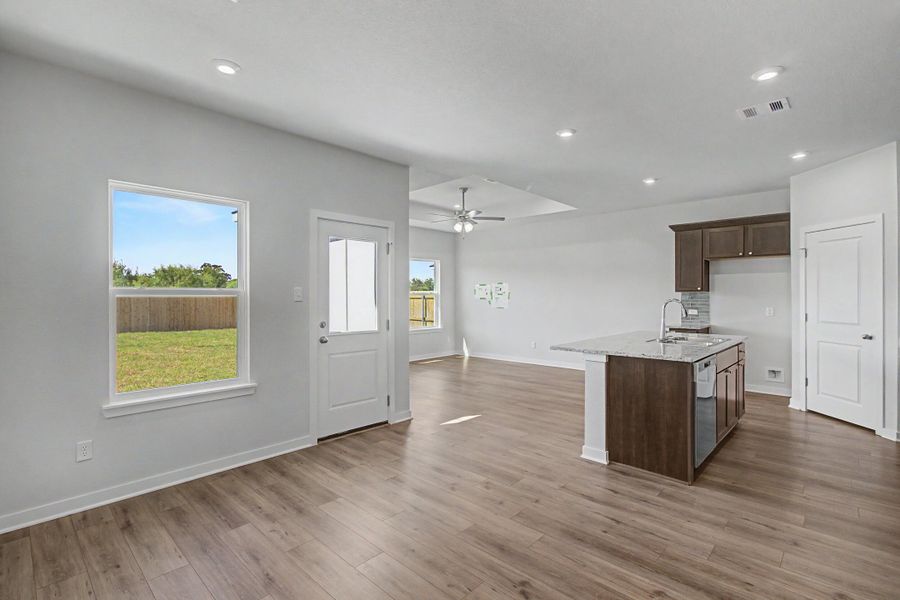 Spacious, unfurnished interior of a new home in Pleasant Hill, Bryan (Image 8).