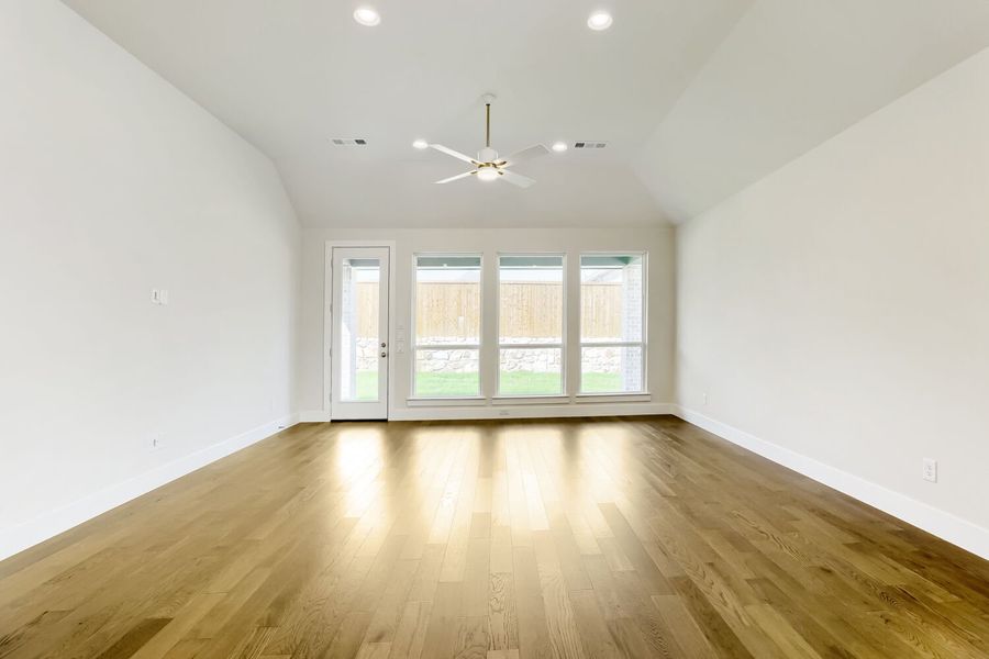 4307 Azalea - Living Area