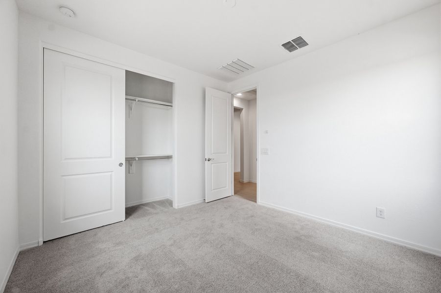 Spacious, unfurnished interior of a new home in Hawes Crossing, Mesa (Image 25).