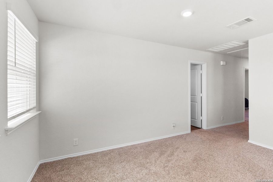 Spacious, unfurnished interior of a new home in Redbird Ranch, San Antonio (Image 24).