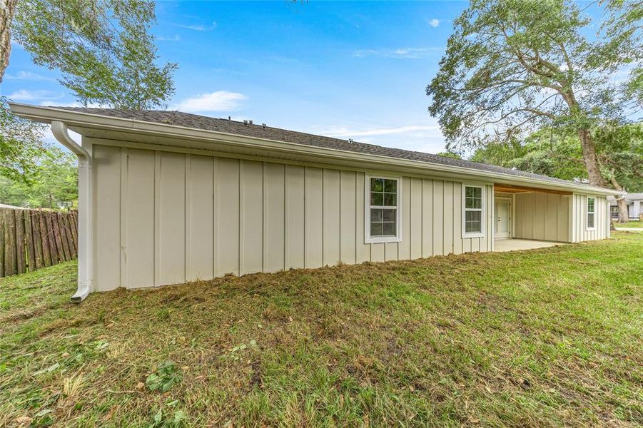 Exterior details and patio area of a home in , Ocala (Image 21).
