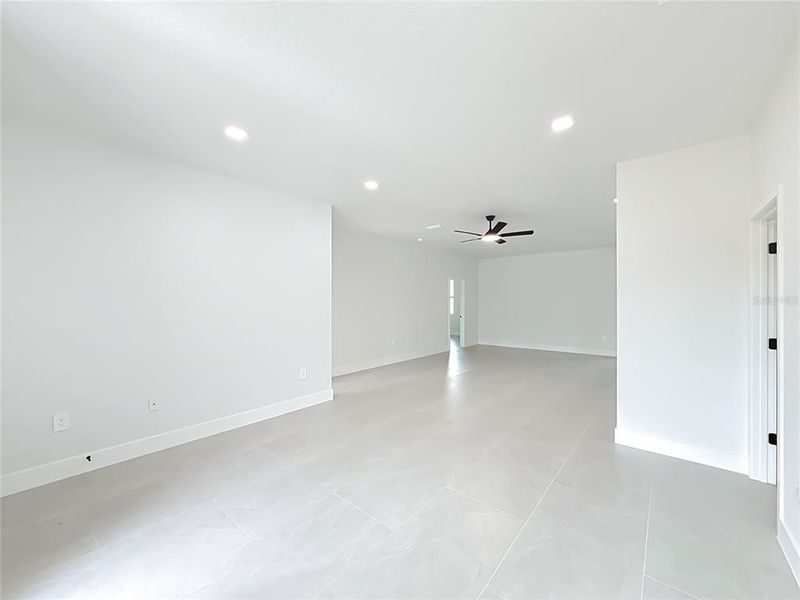Spacious, unfurnished interior of a new home in , Ocala (Image 16).