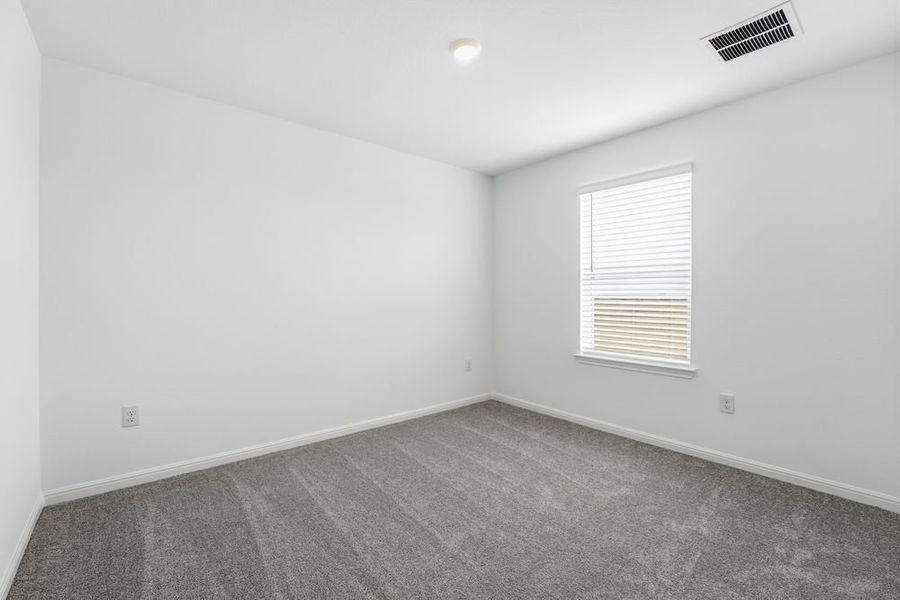 Spacious, unfurnished interior of a new home in Longview, Del Valle (Image 15).