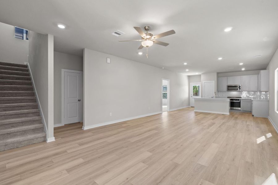 Spacious, unfurnished interior of a new home in Westridge Cove, Conroe (Image 14).