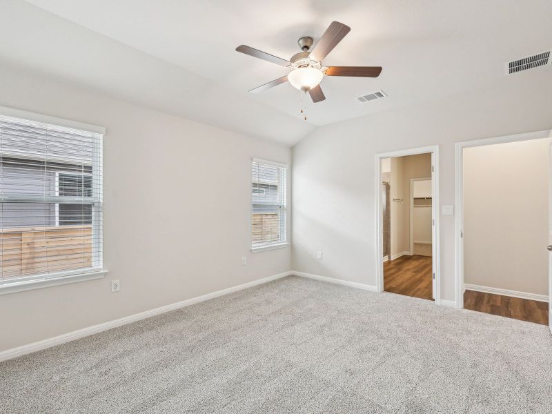 Spacious, unfurnished interior of a new home in Flora, Hutto (Image 9).