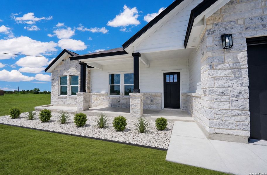 Exterior details and patio area of a home in , Natalia (Image 2).