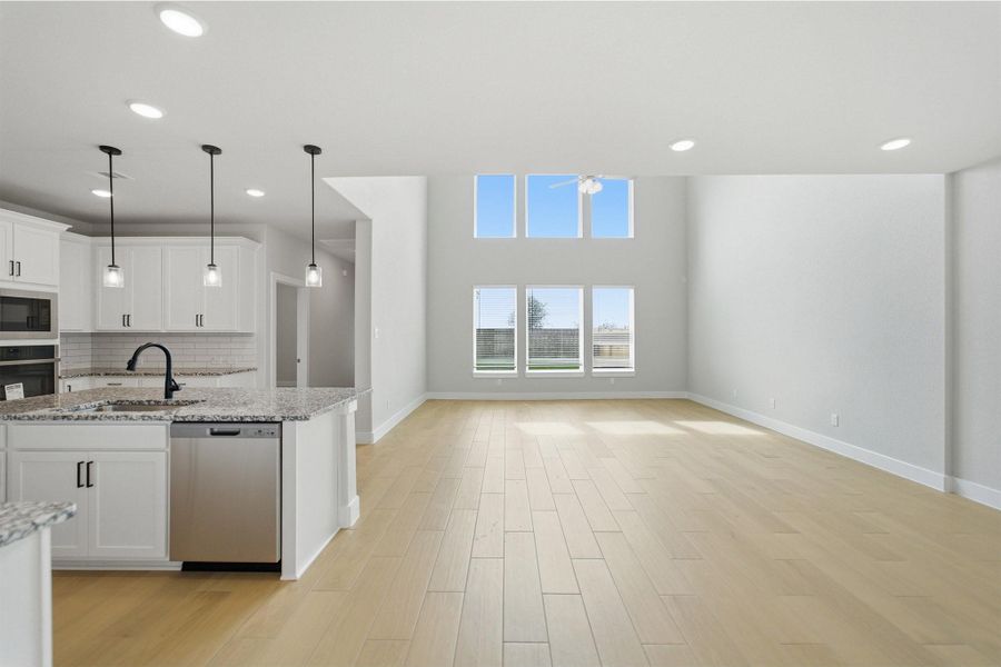 Spacious, unfurnished interior of a new home in Sunterra Lakes, Brookshire (Image 29). Spacious, unfurnished interior of a new home in Sunterra Lakes, Brookshire (Image 29).
