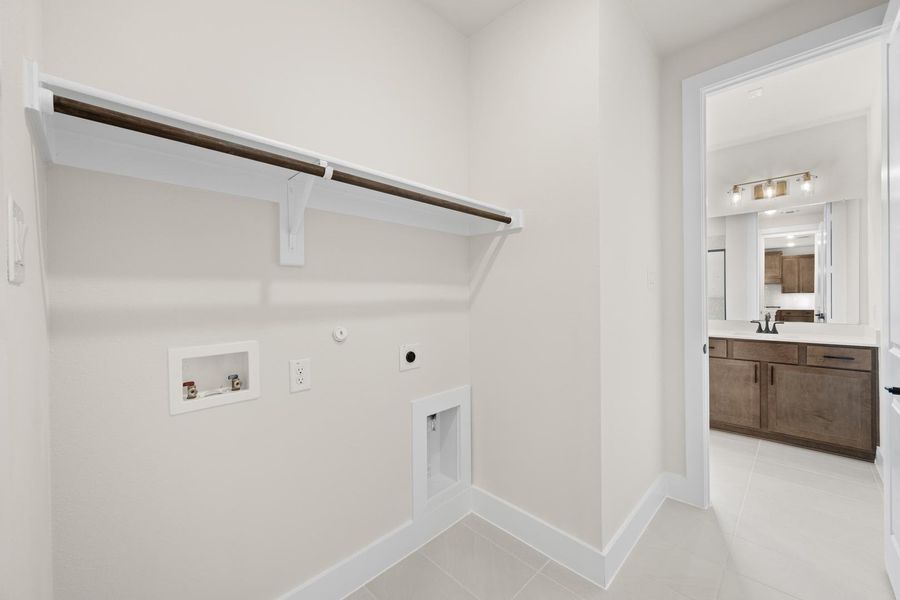 Spacious, unfurnished interior of a new home in The Retreat at Harvest, Argyle (Image 21).