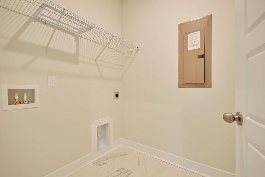 Spacious, unfurnished interior of a new home in , Summerville (Image 15).