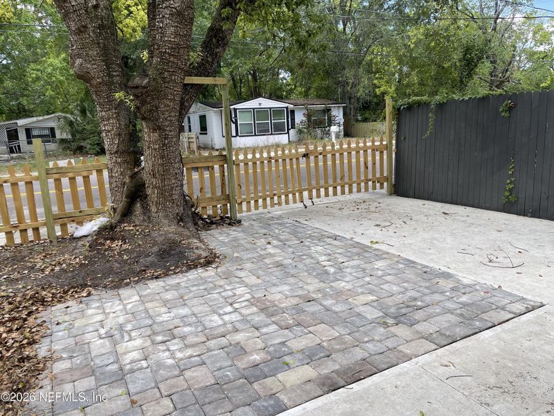 Exterior details and patio area of a home in , Jacksonville (Image 13).