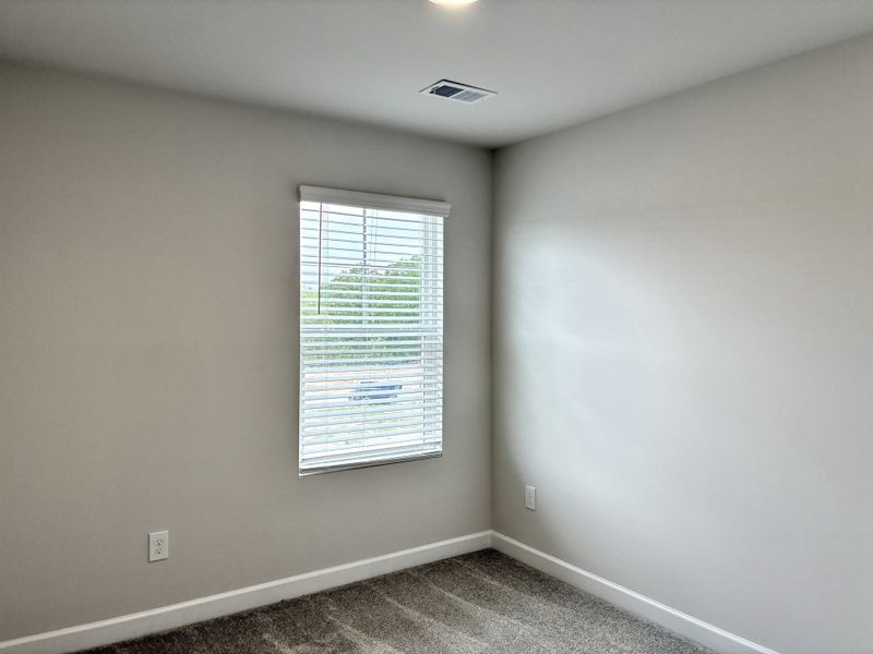 Spacious, unfurnished interior of a new home in Miller Park, Greenville (Image 14).
