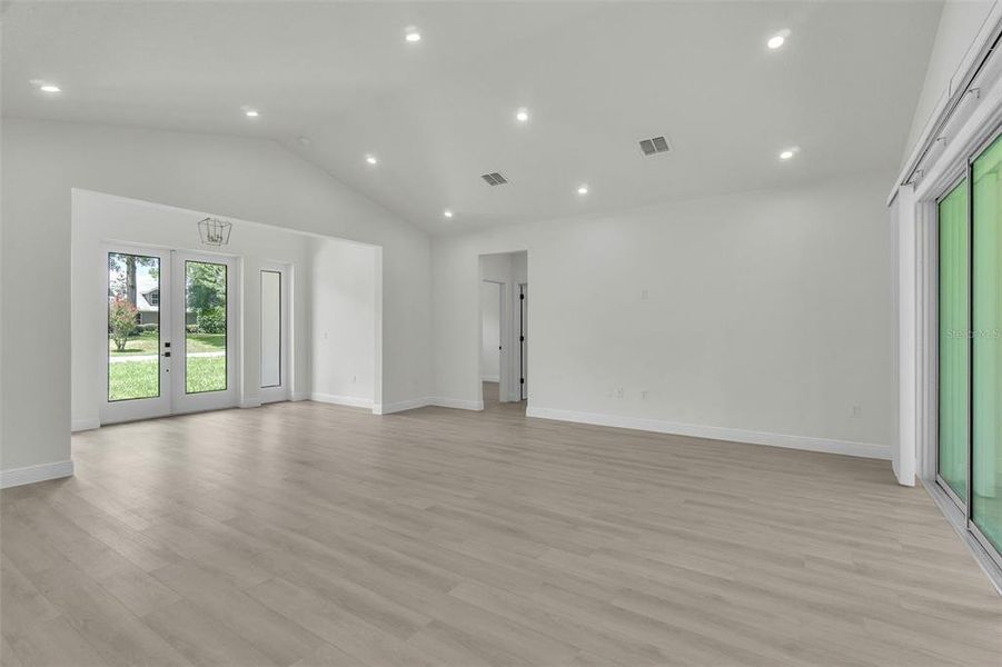 Spacious, unfurnished interior of a new home in , Fruitland Park (Image 30).