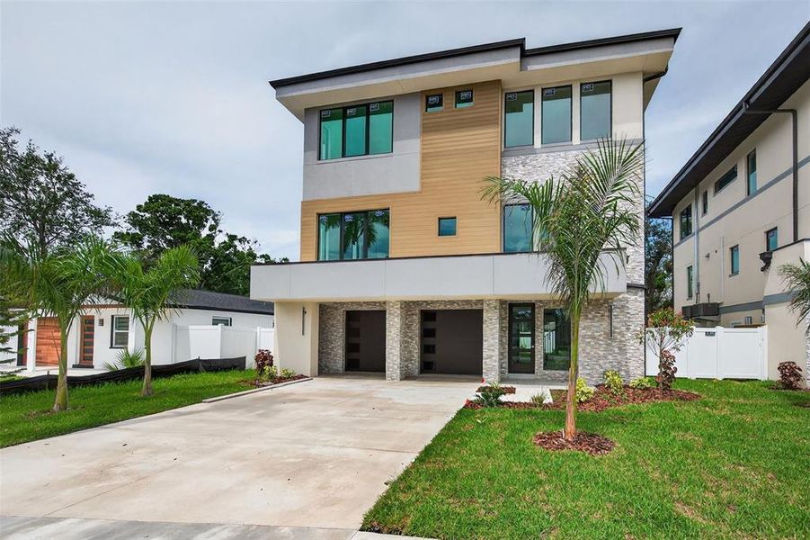 Front exterior of a new home in , St. Petersburg, FL, highlighting curb appeal (Image 21).